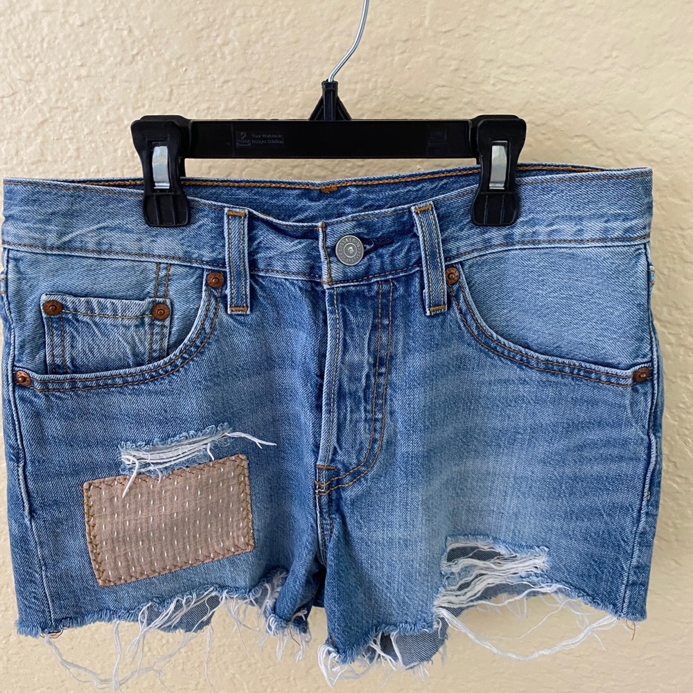Levi’s 501 shorts. Preowned, worn twice. Size 24.